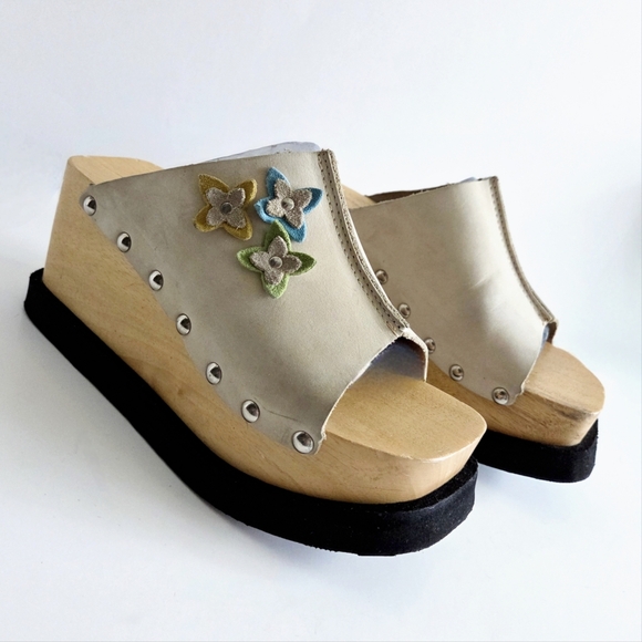 Thick Wood Platforms With Flower, Soft Floppy Leather Uppers & Silver Studs 7.5 - Picture 1 of 16